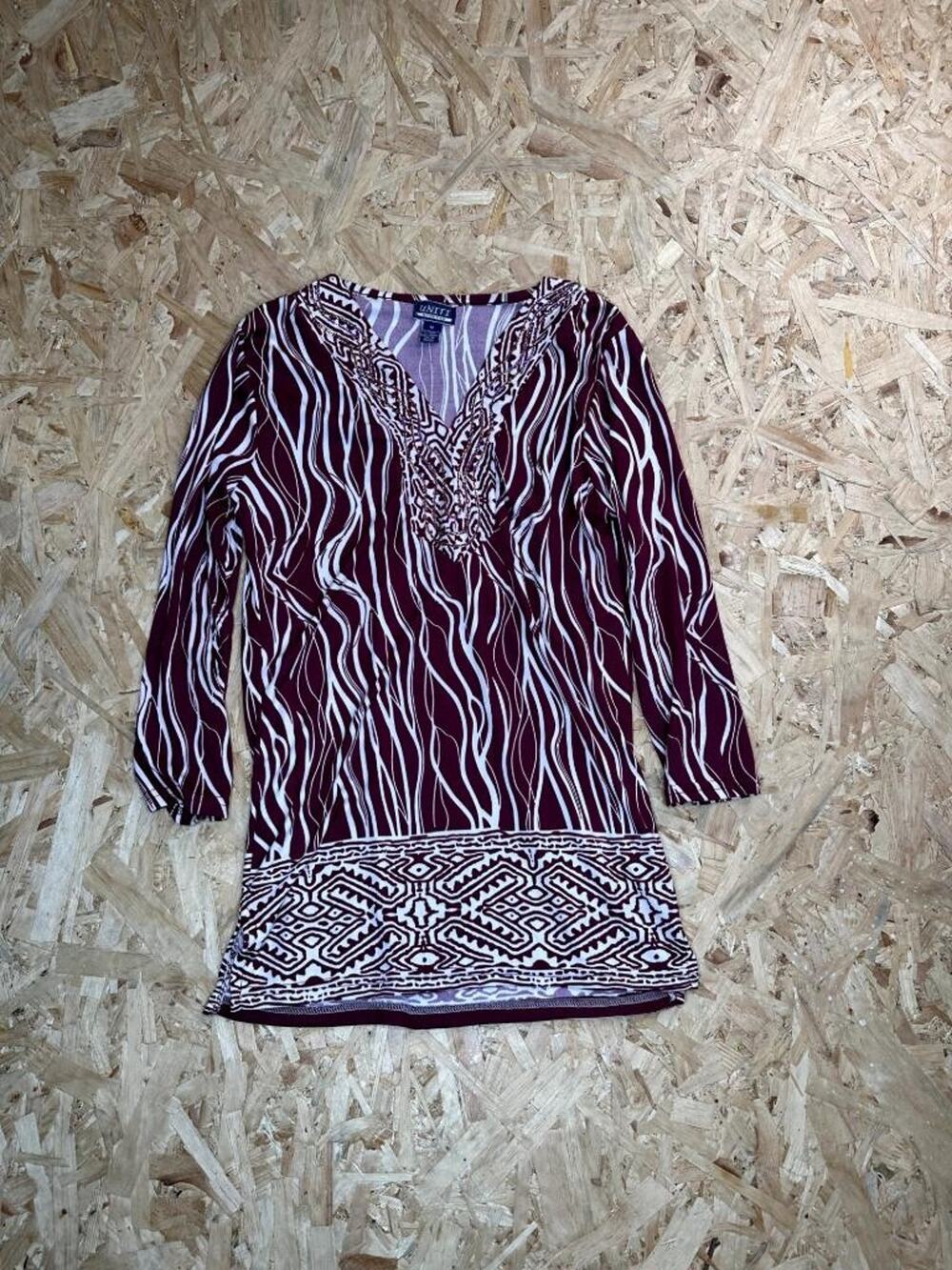 Uniti Stretch Womens Medium Tunic Top Maroon White Abstract Print Beaded